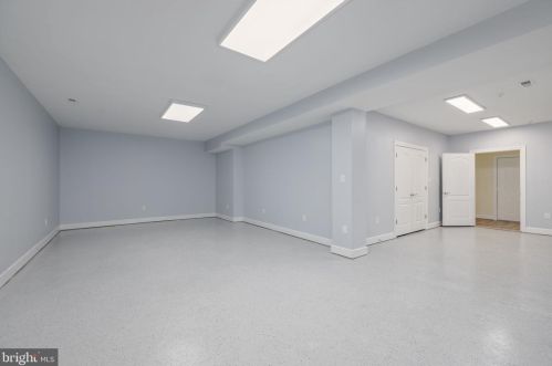 1941 Valleywood Rd, Mc Lean VA  22101-4931 exterior