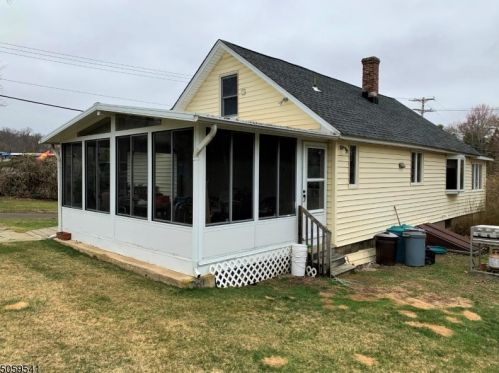 525 Otterhole Rd, West Milford Lakes, NJ 07480-4266