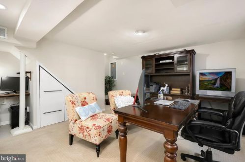 5849 Monticello Rd, Alexandria VA 22303-1301 exterior