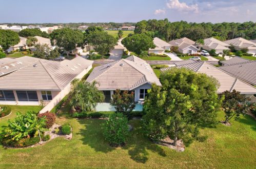 1553 Amherst Dr, Fort Pierce FL 34986-2413 exterior