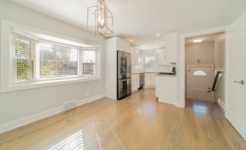 5600 Rutherford Ave, Chicago IL 60638-3247 exterior