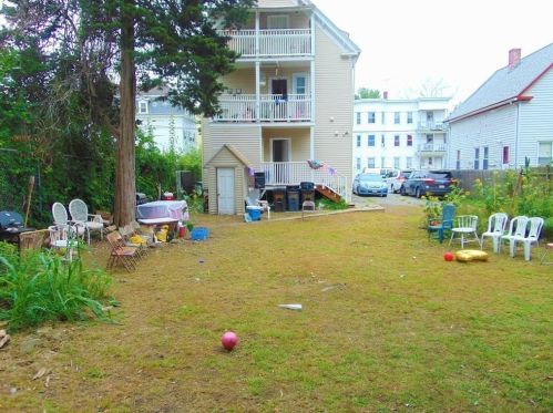 86 Camden St, Methuen MA  01844-4327 exterior