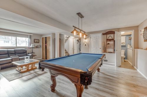 8 Linda Ln, Babylon NY exterior