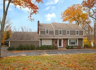 76 Shrewsbury Dr, Livingston NJ  07039-3403 exterior