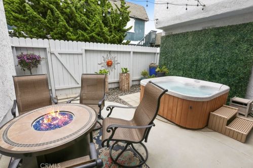 5524 Driftwood St, Oxnard CA  93035-1039 exterior