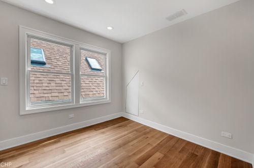 3025 Spaulding Ave, Chicago IL 60618-6808 exterior