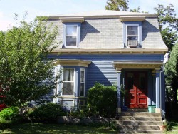 19 Davis St, Newton, MA 02465-2442