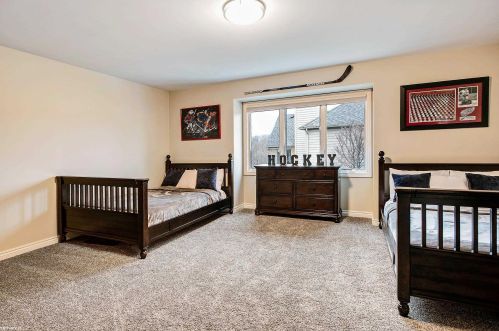 1140 Autumnview Dr, Rochester MI 48307-6060 exterior