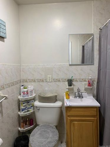 730 218th St, Bronx NY 10467-5881 exterior