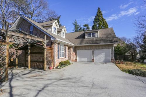 2725 Log Cabin Dr, Atlanta, GA 30339-1546