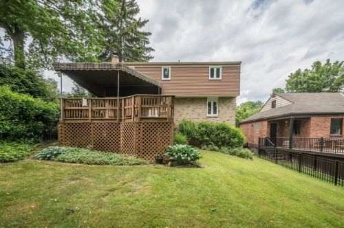 564 Sunset Dr, Pittsburgh PA  15228-2550 exterior