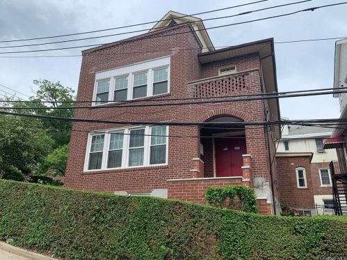 539 232nd St, Bronx NY  10463-3585 exterior