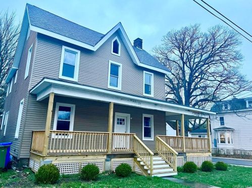 34 Washington St, Middletown, NY 10940-5231