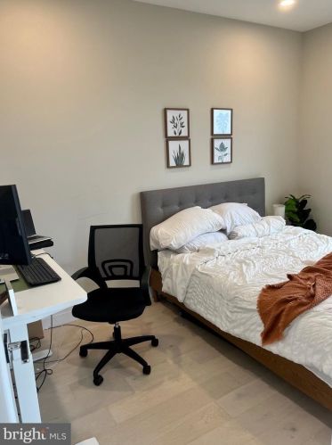 1102 Staples St, Washington DC  20002-3922 exterior