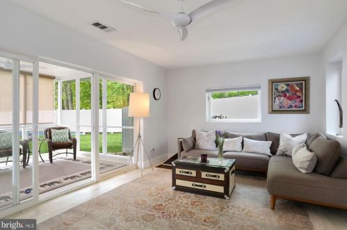 1228 Morningside Ln, Alexandria VA 22308-1042 exterior