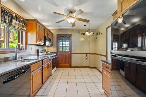 3476 Clearfield St, Pittsburgh PA 15204-1540 exterior