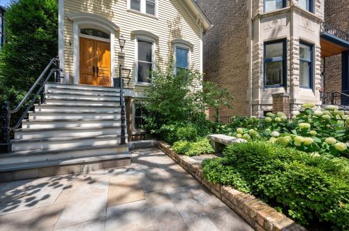 628 Belden Ave, Chicago IL  60614-3306 exterior