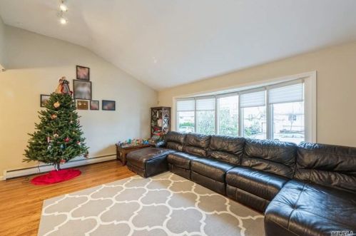 840 Fanwood Ave, Valley Stream, NY 11581-3102
