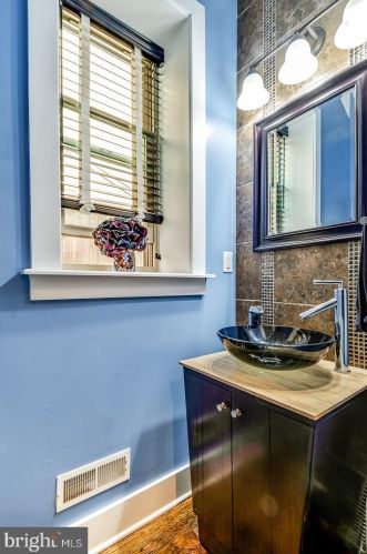 1222 Catharine St, Philadelphia PA 19147-2627 exterior