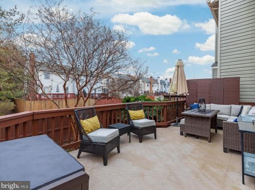 6070 Alexander Ave, Alexandria VA  22310-4382 exterior