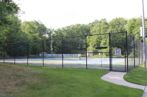 7202 Polk Dr, Wharton NJ 07885-4204 exterior