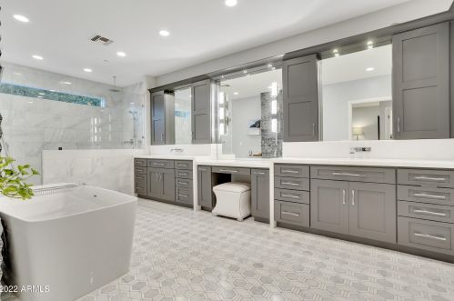 5828 3rd Ave, Phoenix AZ 85086-7201 exterior