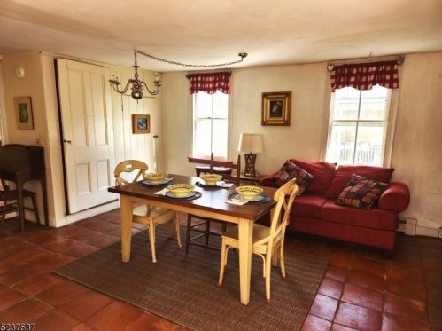 35 Main St, Clinton NJ 08809-1250 exterior