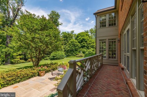 10017 Carmelita Dr, Rockville MD 20854-4247 exterior