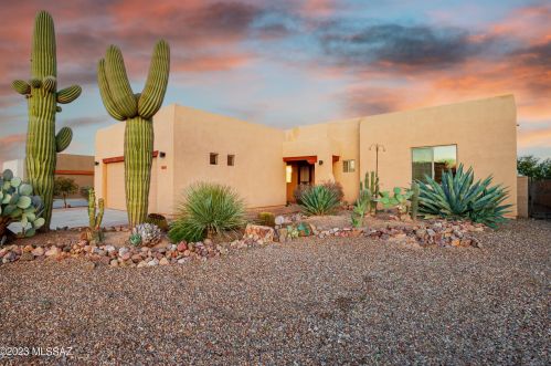 8154 Painted Feather Dr, Tucson AZ  85743-7418 exterior