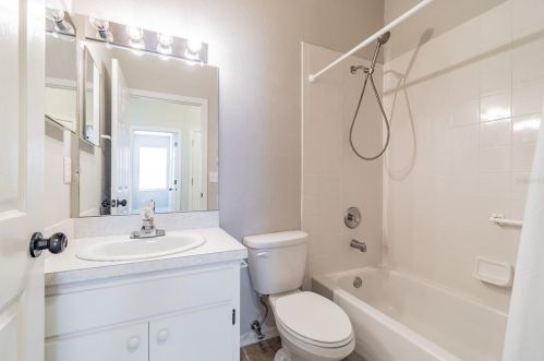 8814 Cypress Hammock Dr, Tampa FL  33614-8100 exterior