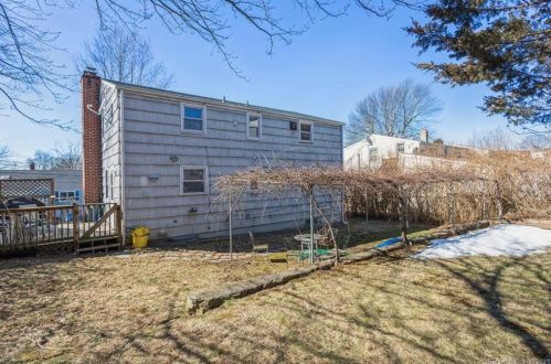 8 Sention Ave, Norwalk CT 06850-3207 exterior