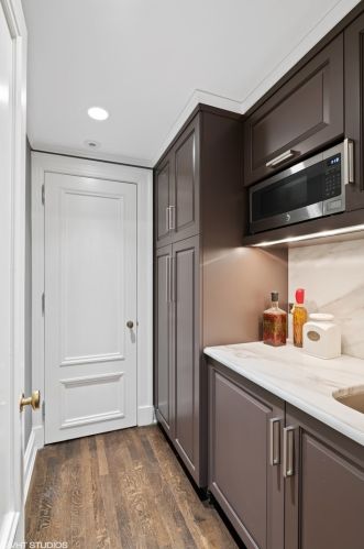 1521 State Pkwy, Chicago IL 60610-1613 exterior