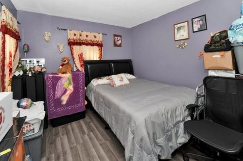 6030 California, Chicago IL 60659-3915 exterior