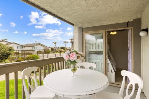 3110 Sunset Ln, Oxnard CA  93035-3945 exterior