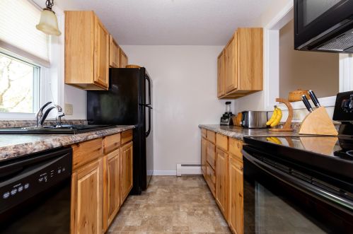 18 Vinton Dr, Concord NH 03303-1584 exterior