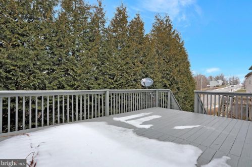 10 Lexington Dr, Hanover PA 17331-8657 exterior