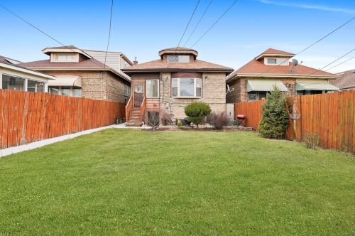 8118 Wolcott Ave, Chicago IL 60620-5330 exterior