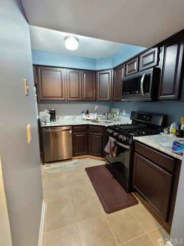 603 Jesse Way, Piscataway NJ  08854-6408 exterior