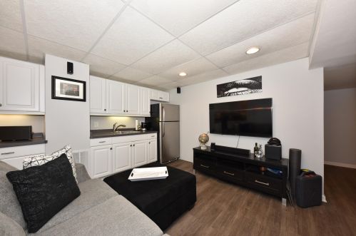 5606 Prt Ave, Milwaukee WI 53223-4121 exterior