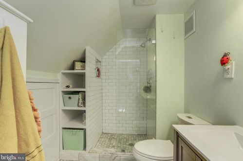 13203 Midway Ave, Rockville MD 20851-1812 exterior