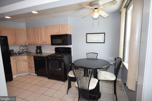 1062 Tremont Dr, Manor PA 19036-1521 exterior