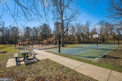 4216 Landgreen St, Rockville MD 20853-2731 exterior