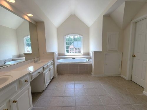 1080 Maycroft Knl, Lithonia GA 30078-7736 exterior