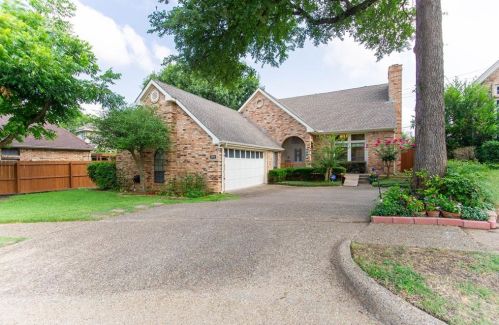 700 Crest Ridge Ct, Irving TX  75061-9325 exterior