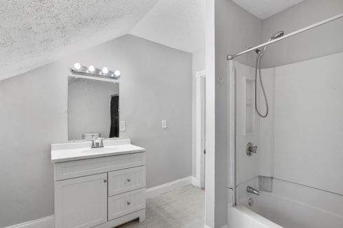 9 Beckside Rd, Providence RI 02911-1010 exterior