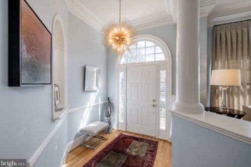 1456 Harvest Xing Dr, Mc Lean VA 22101-5651 exterior