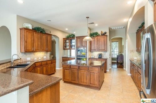 385 Mystic Pkwy, Spring Branch TX 78070-5267 exterior