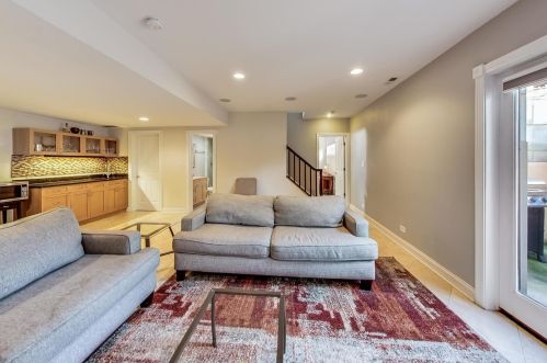 2047 Honore St, Chicago IL  60614-3910 exterior