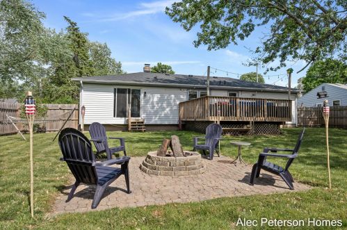 4041 Lester Dr, Grand Rapids MI 49525-1455 exterior