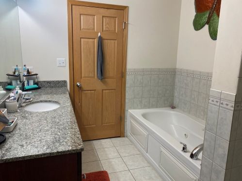 3747 Michigan Ave, Chicago IL 60653-1533 exterior